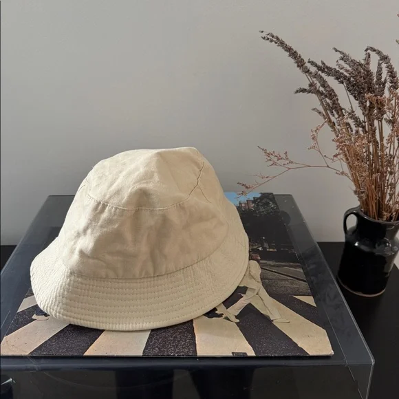 Vera Moda bucket hat - Picture 3 of 3